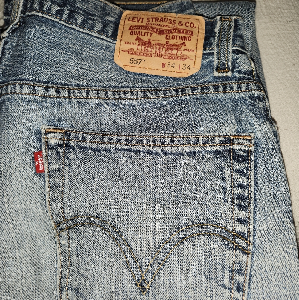 Levi's Women's 557 Distressed Relaxed Boot Medium Wash Blue Jeans